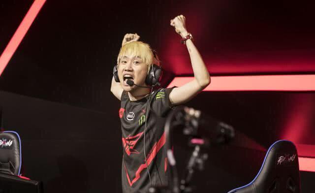 场下更是一 场下更是一